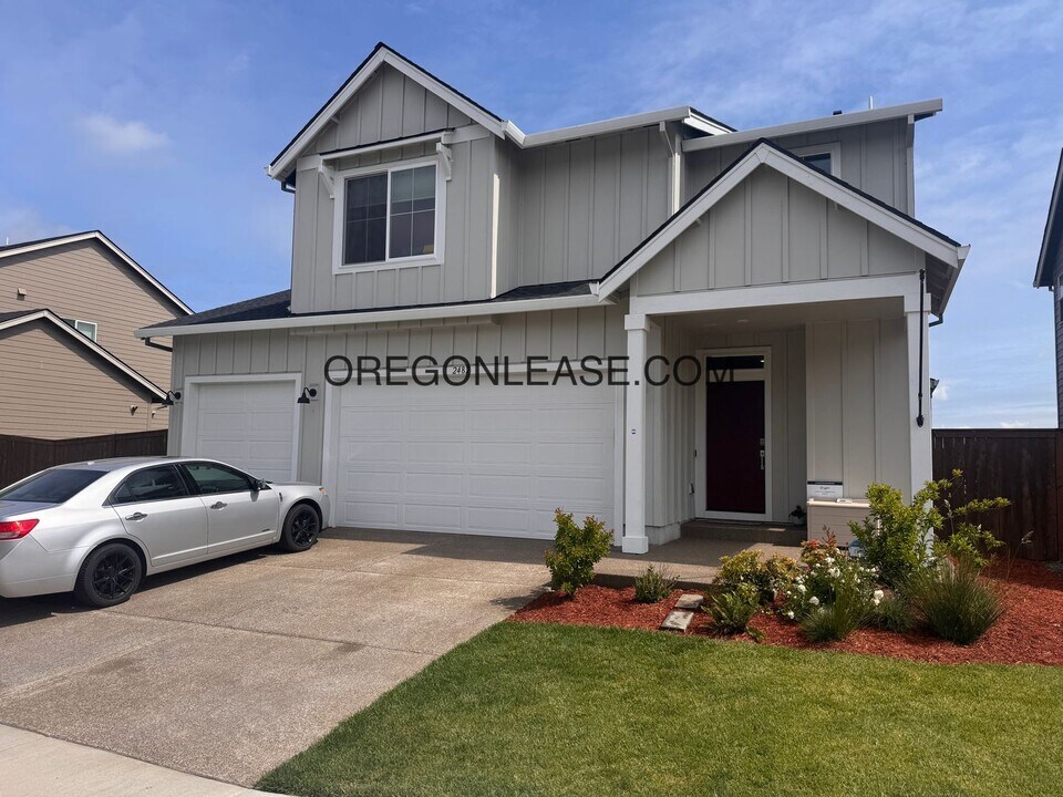 2482 W 15th Ave in Junction City, OR - Building Photo