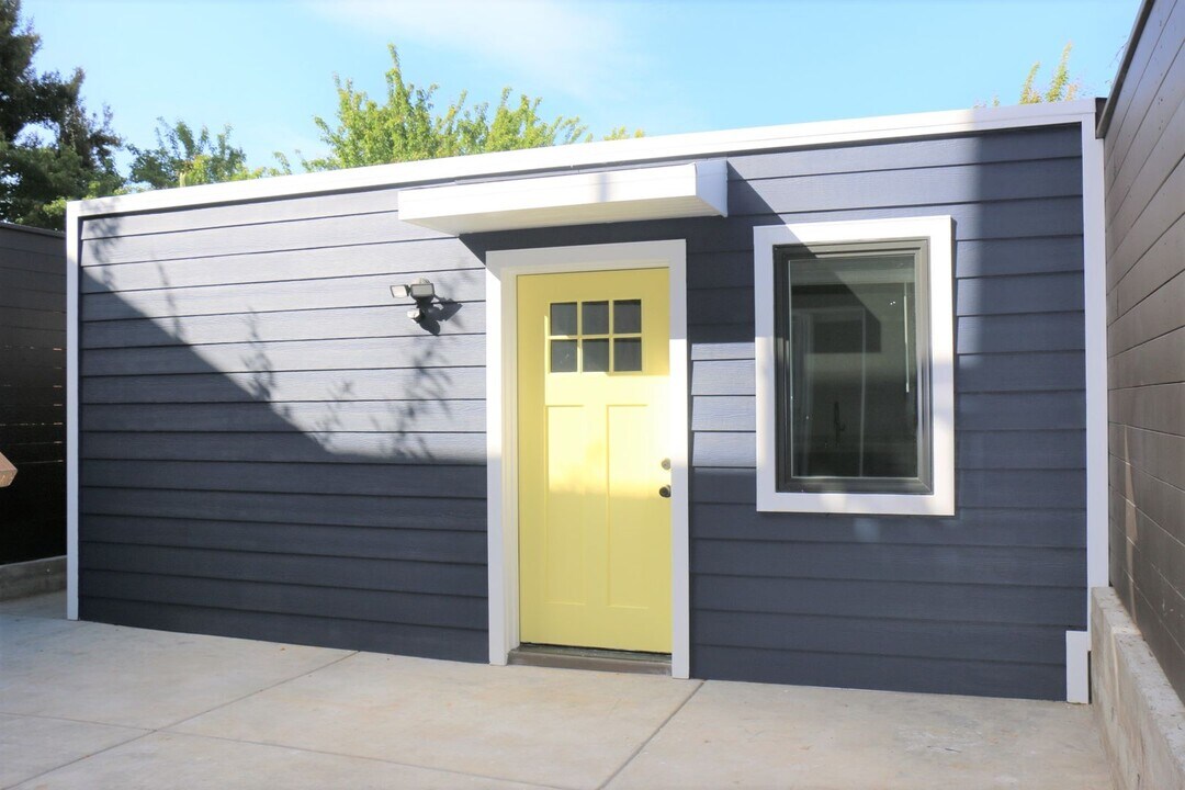 938 Ingerson Ave in San Francisco, CA - Building Photo