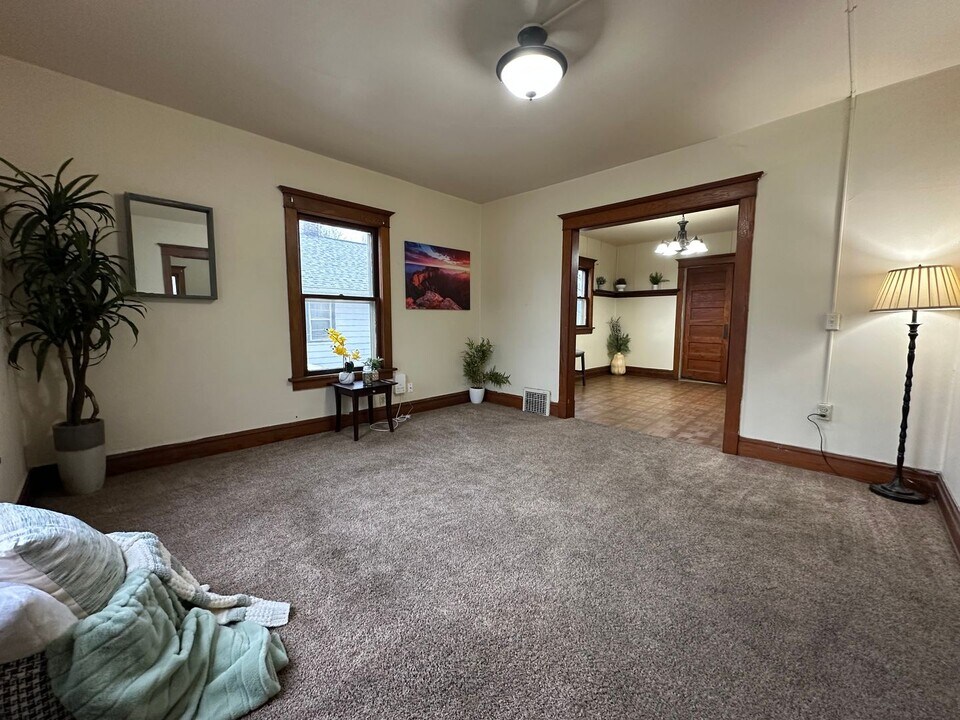 412 Reed St in Waterloo, IA - Building Photo