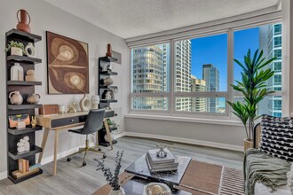 313 E Ohio St in Chicago, IL - Foto de edificio - Building Photo