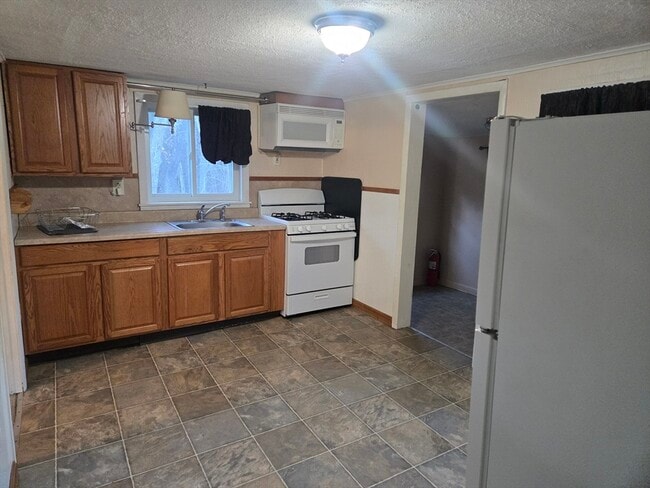 59 Edgehill Rd in Taunton, MA - Building Photo - Building Photo