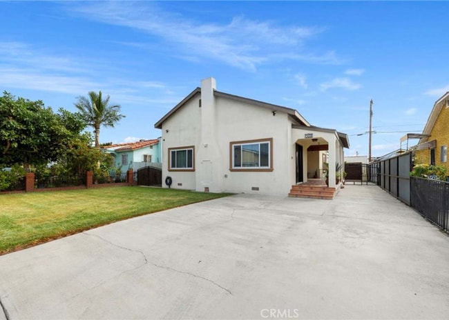 property at 2935 Live Oak St