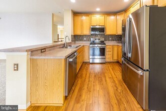 1605 Potomac Greens Dr in Alexandria, VA - Building Photo - Building Photo