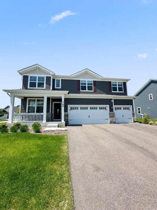 765 Kentshire Cir in Elgin, IL - Building Photo