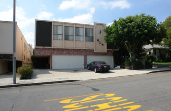 619 E Providencia Ave in Burbank, CA - Foto de edificio - Building Photo