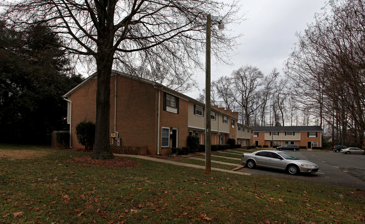 Sharon East Apartments in Charlotte, NC - Foto de edificio