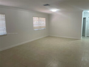 5935 Turin St-Unit -5935 in Coral Gables, FL - Building Photo - Building Photo