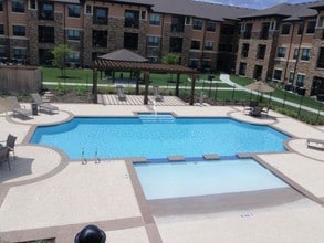 Greenhouse Village Apartments (Senior Living) in Cypress, TX - Foto de edificio - Building Photo