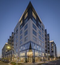 Portico Waterfront in Oakland, CA - Building Photo - Building Photo