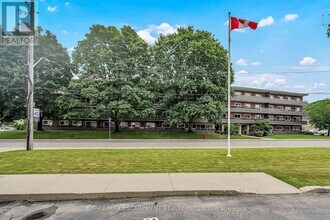 11 Woodman Dr S in Hamilton, ON - Building Photo - Building Photo