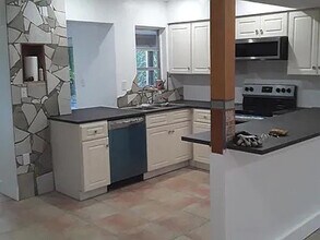 451 NE 134th St in North Miami, FL - Building Photo - Building Photo