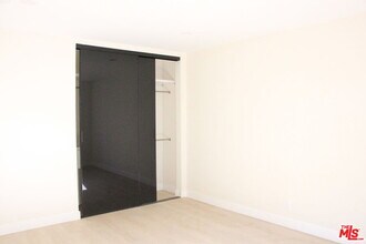 322 S Swall Dr in Los Angeles, CA - Building Photo - Building Photo