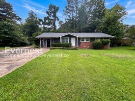 4435 Lincolndale Dr in Ellenwood, GA - Building Photo