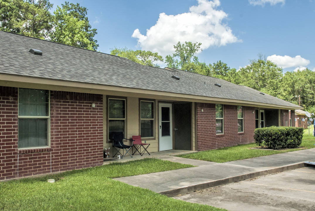 Shepherd Senior in Shepherd, TX - Building Photo