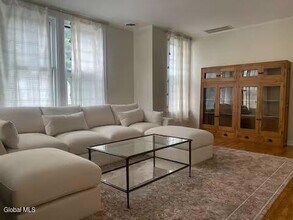 77 White St in Saratoga Springs, NY - Building Photo - Building Photo