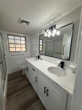 722 W Russell Dr in Plant City, FL - Building Photo - Building Photo