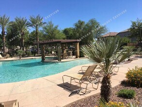 1924 W Faria Ln in Phoenix, AZ - Foto de edificio - Building Photo