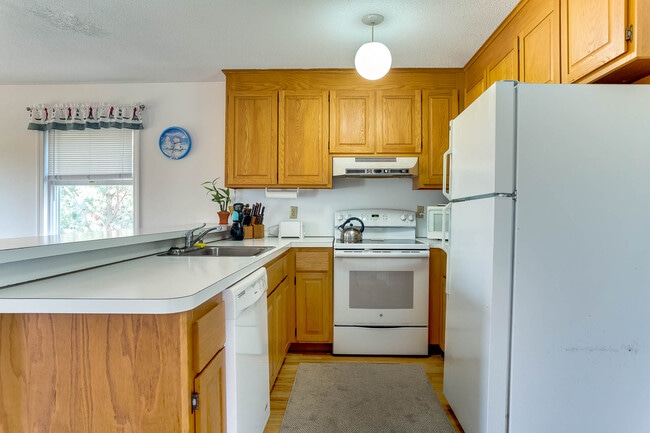 18 Atlantic Ave in Groton, CT - Building Photo - Building Photo