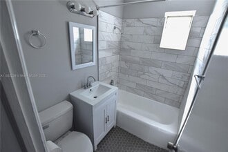 703 N 5th St-Unit -2 in Lantana, FL - Building Photo - Building Photo