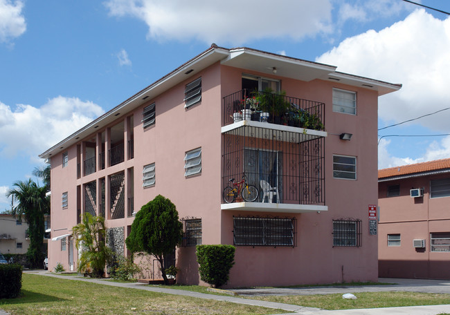 1350 NW 5th St in Miami, FL - Building Photo - Building Photo