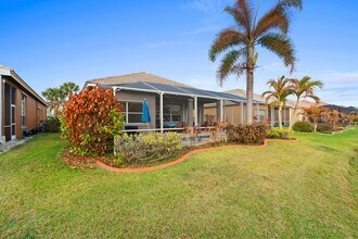 324 NW Somerset Cir in Port St. Lucie, FL - Building Photo - Building Photo