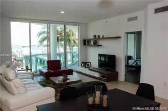7914 Harbor Island Dr-Unit -102 in North Bay Village, FL - Building Photo - Building Photo