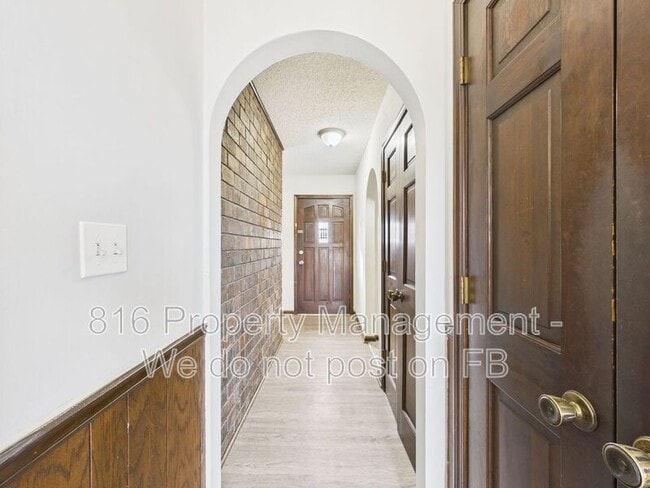 3929 S Carriage Ln in Independence, MO - Building Photo - Building Photo