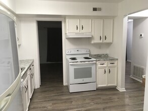 133 Tower Dr in Virginia Beach, VA - Building Photo - Building Photo