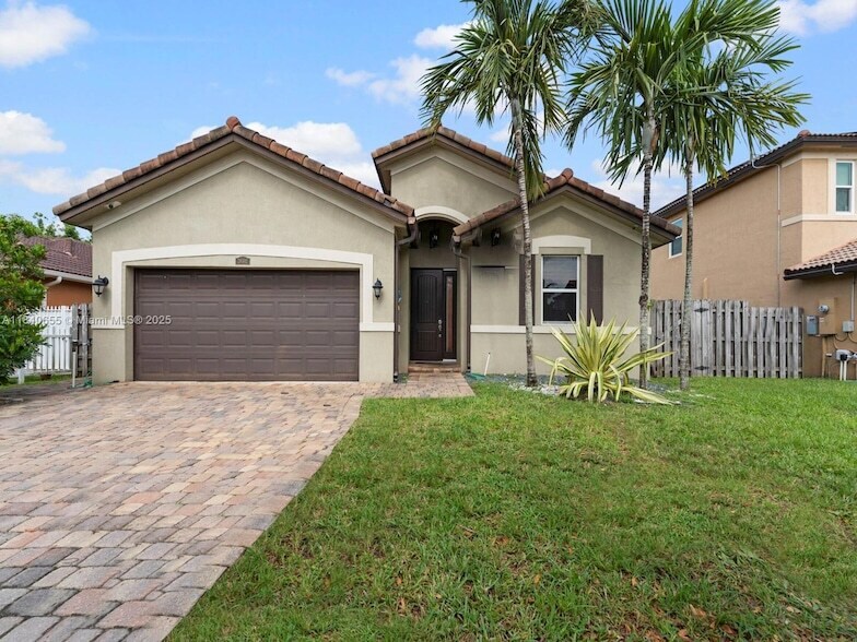 28302 SW 128th Path in Homestead, FL - Building Photo