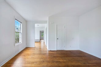 57 W Genesee St in Skaneateles, NY - Foto de edificio - Building Photo