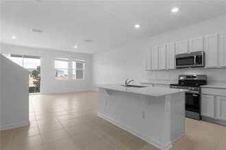 2697 Bevel Ln in Davenport, FL - Building Photo - Building Photo