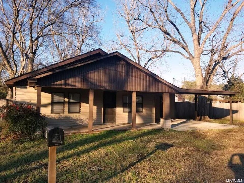 90 Market St in Elmore, AL - Building Photo