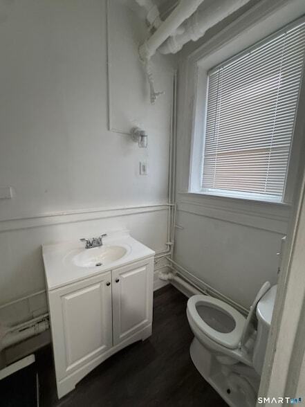 86 Pequonnock St, Unit 1 in Bridgeport, CT - Foto de edificio - Building Photo