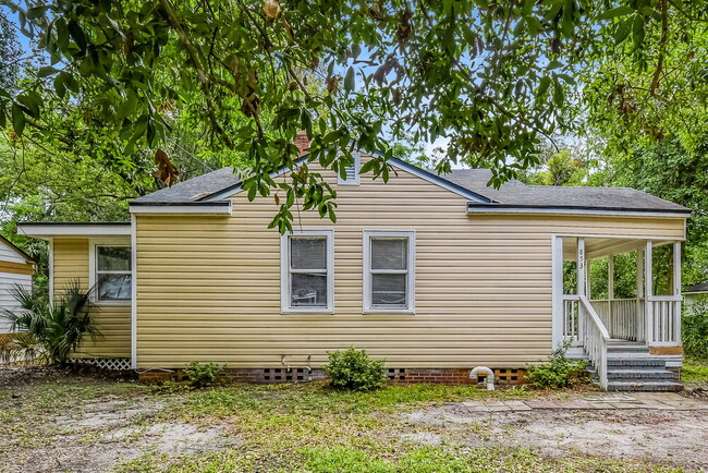 property at 853 Bunker Hill Blvd