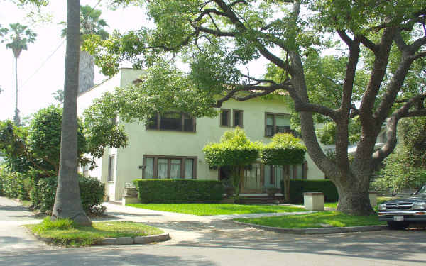 129 N Bonnie Ave in Pasadena, CA - Building Photo