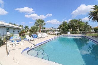 4 Casa Rio Dr in Englewood, FL - Building Photo - Building Photo