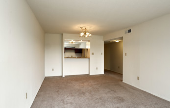 Indian Lookout Apartments in Cincinnati, OH - Building Photo - Interior Photo