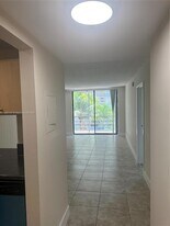 2935 NE 163rd St, Unit 3P in North Miami Beach, FL - Building Photo