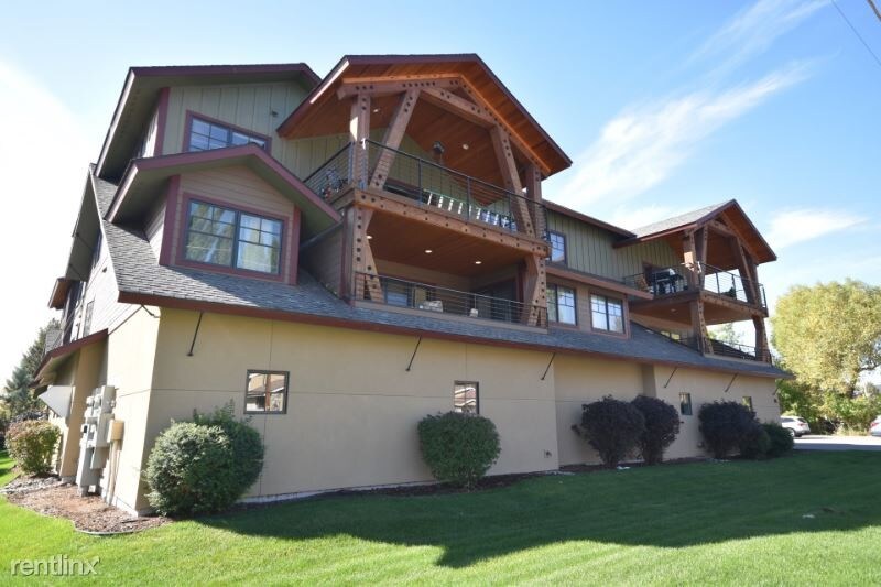 645 Woodland Pl in Whitefish, MT - Building Photo