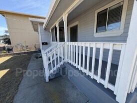 104 E 6th St in Antioch, CA - Building Photo