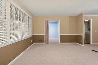 318 Netherland Dr in Irmo, SC - Building Photo - Building Photo