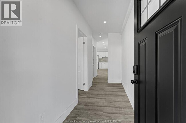 407 HALL A in Windsor, ON - Building Photo - Building Photo