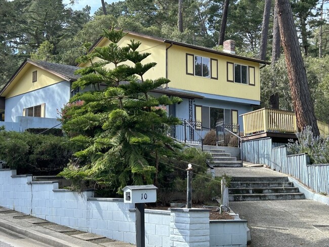 property at 10 Crandall Rd