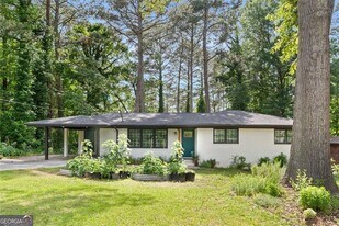 2425 Clifton Springs Rd in Decatur, GA - Building Photo