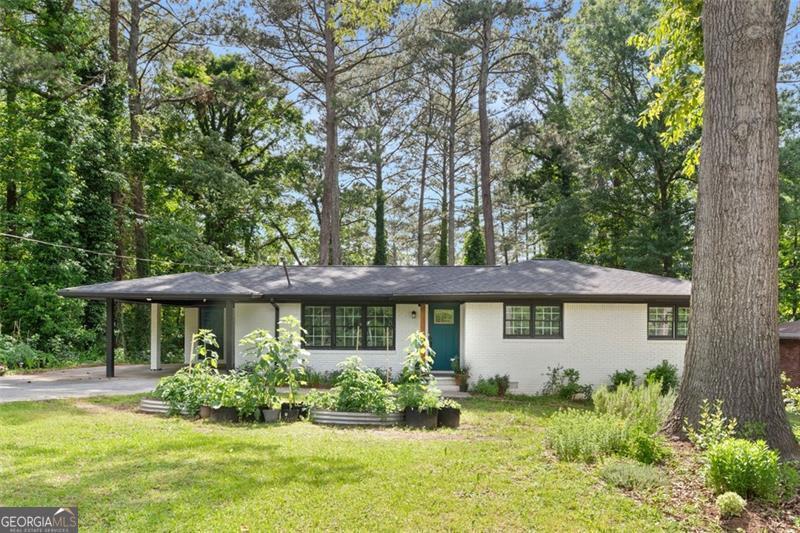 2425 Clifton Springs Rd in Decatur, GA - Building Photo