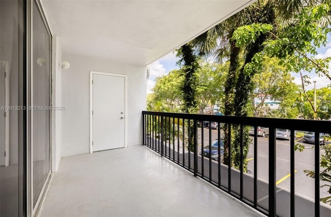 10825 SW 112th Ave in Miami, FL - Foto de edificio - Building Photo