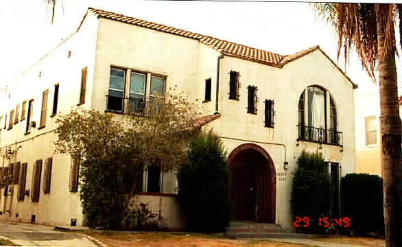 3825-3829 1/2 Flower Dr. in Los Angeles, CA - Building Photo