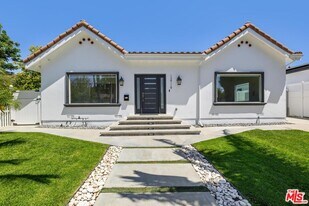 12719 Tiara St in Los Angeles, CA - Building Photo