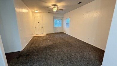 1765 Malvasia Ave in Tulare, CA - Foto de edificio - Building Photo