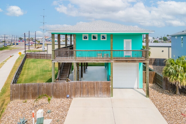 100 Port Isabel St in Port Aransas, TX - Building Photo - Building Photo